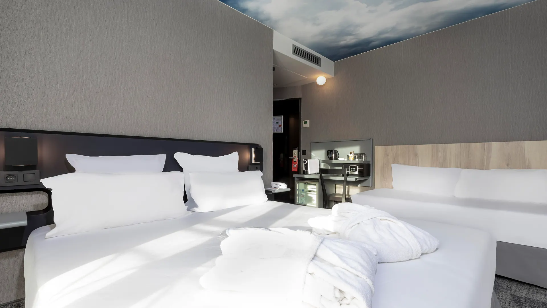 Libertel Montmartre Opera Hotel Paris 3*,